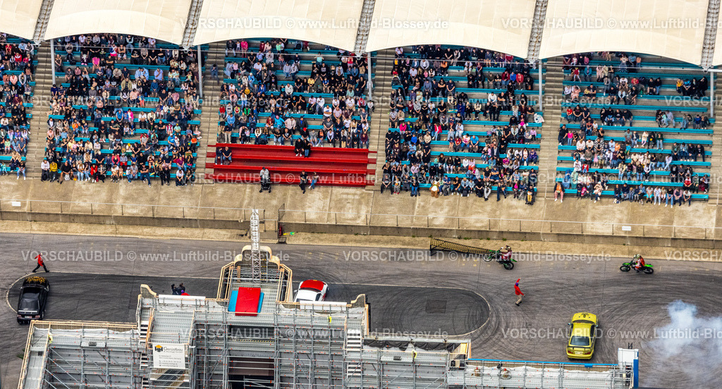 Bottrop240701781Kirchhellen | Luftbild, Movie Park Germany Themenpark, Freizeitpark zum Thema Film, Operation Red Carpet - The Stunt Show, mit Bühne und Zuschauer auf der Tribüne, Kirchhellen-Nord-Ost, Bottrop, Ruhrgebiet, Nordrhein-Westfalen, Deutschland