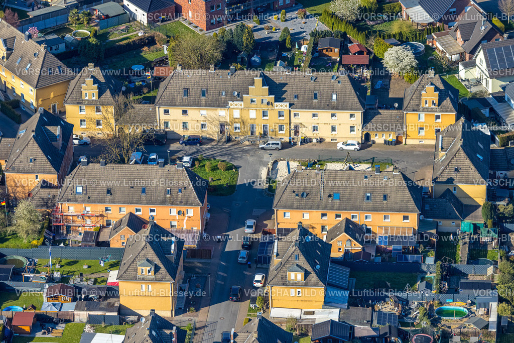 Selm250404753 | Luftbild, Wohngebiet Wohnsiedlung Mehrfamilienhäuser Fährenkamp Ecke Pappelweg, Bergarbeitersiedlung der Zeche Hermann, Beifang, Selm, Münsterland, Nordrhein-Westfalen, Deutschland