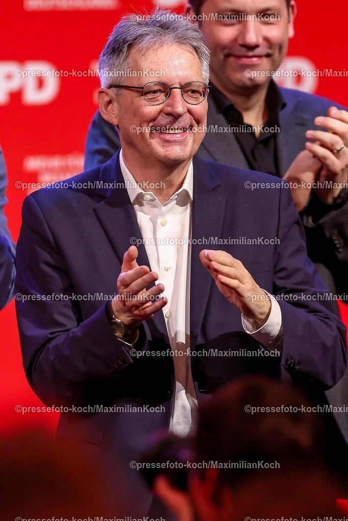SPD21022502338 | 21.02.2025, Wahlkampfveranstaltung SPD,  Abschlusskundgebung der Sozialdemokratische Partei Deutschlands vor den Bundestagswahlen, Westfalenhalle Dortmund. Im Bild: Achim Post (stellv. Parteivorsitzender SPD)