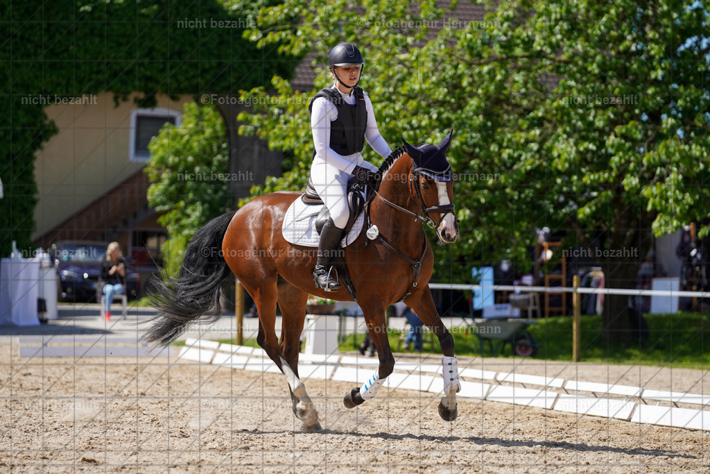 20240518-FAH03163 | rbilder, Turnierfotografen ayern, Fotoagentur Herrmann, Geländeturnier, Springbilder, Dressurbilder, Jungpferdefotograf