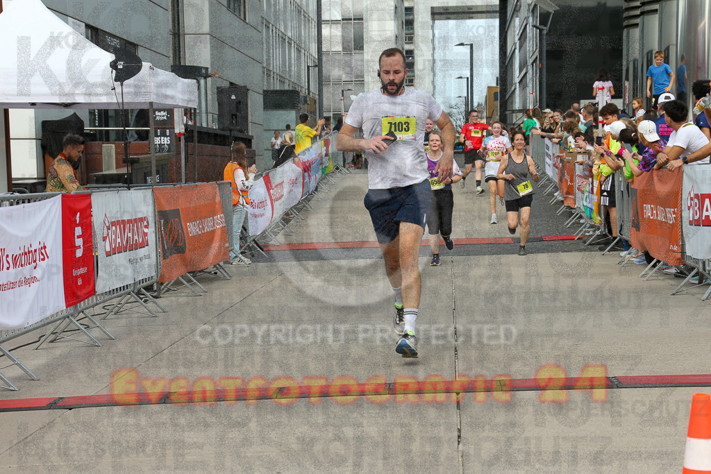 250920_1329_EX1_4918 | Sportfotografie im Rhein-Sieg Kreis, Köln, Bonn, NRW, Rheinland Pfalz, Hessen, etc. Unser Tätigkeitsfeld umfasst den Laufsport vom Volkslauf über den Marathon, Duathlon, Triathon bis zum Ultralauf wie Kölnpfad Ultra oder Schindertrail.