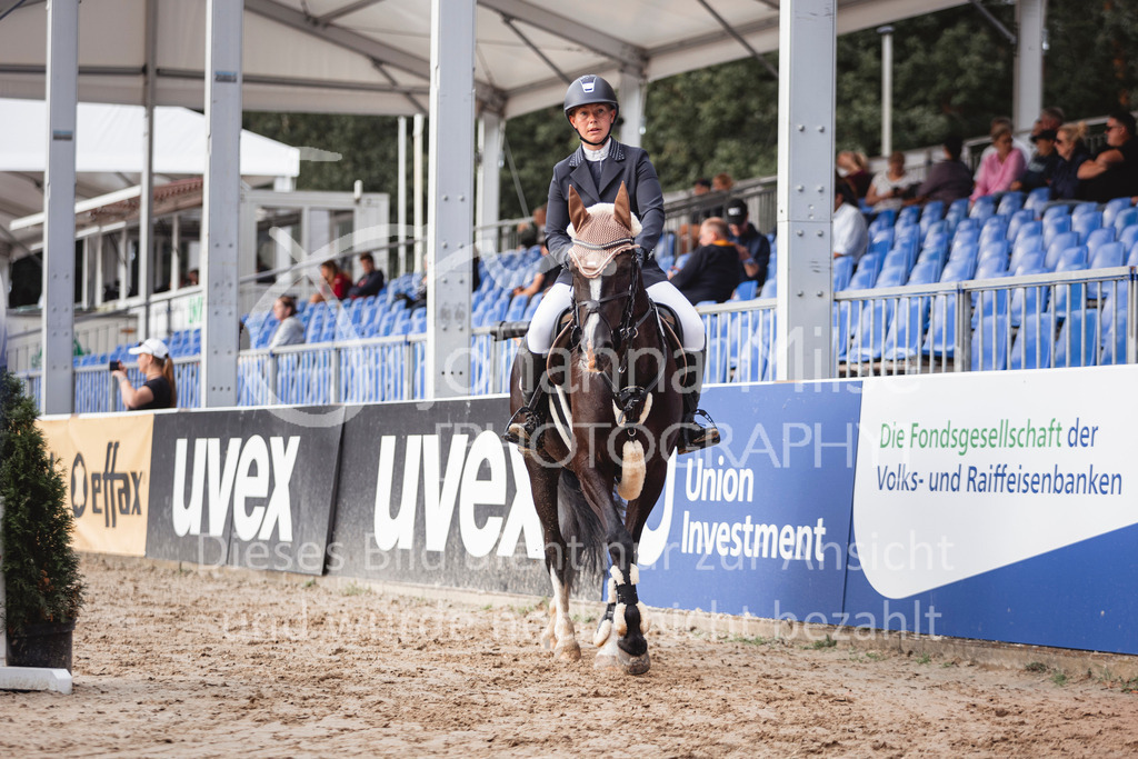 240906_BuCha_PonyA-5j-154 | Deine schönsten Turniermomente als professionelle Fotos! Entdecke hochwertige Pferdesport-Fotografie im Online-Shop. Jetzt Fotos finden & bestellen!