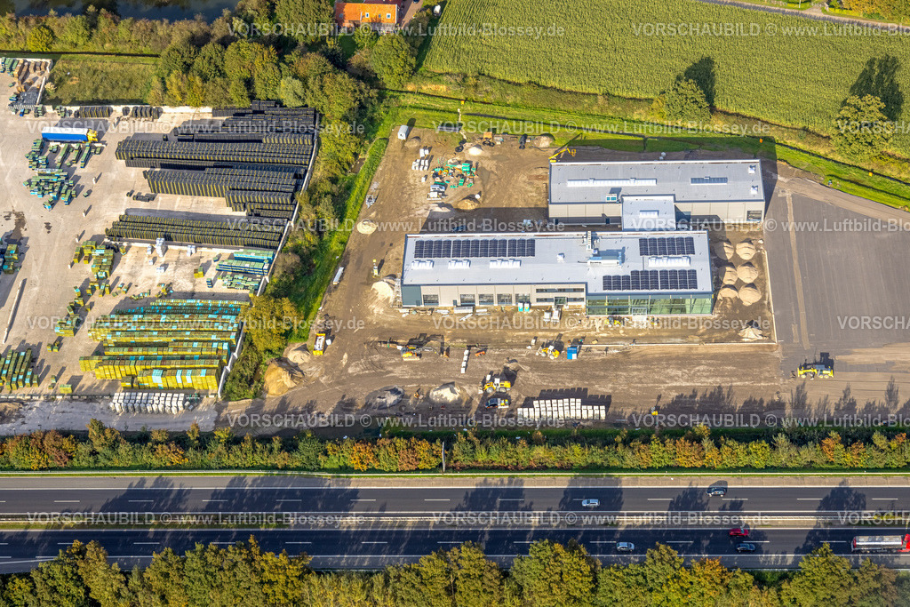 Isselburg241010067 | Luftbild, Gewerbegebiet Heelden an der Autobahn A3 Anschlussstelle Rees, Bundesstraße B67, Baustelle mit Neubau Anhängerzentrum Baumann, Heelden, Isselburg, Nordrhein-Westfalen, Deutschland