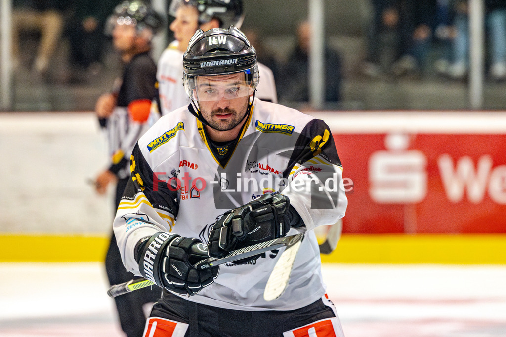 HC Landsberg Riverkings vs EA Schongau Mammuts | Eishockey Bayernliga 2023/2024, HC Landsberg Riverkings vs EA Schongau Mammuts,
Marius Klein (Mammuts 28) Portrait,
2023-11-10 in Landsberg (Eisstadion)
28 Marius KLEIN (Mammuts 28)
Copyright: WolfgangxLindner foto-lindner.de