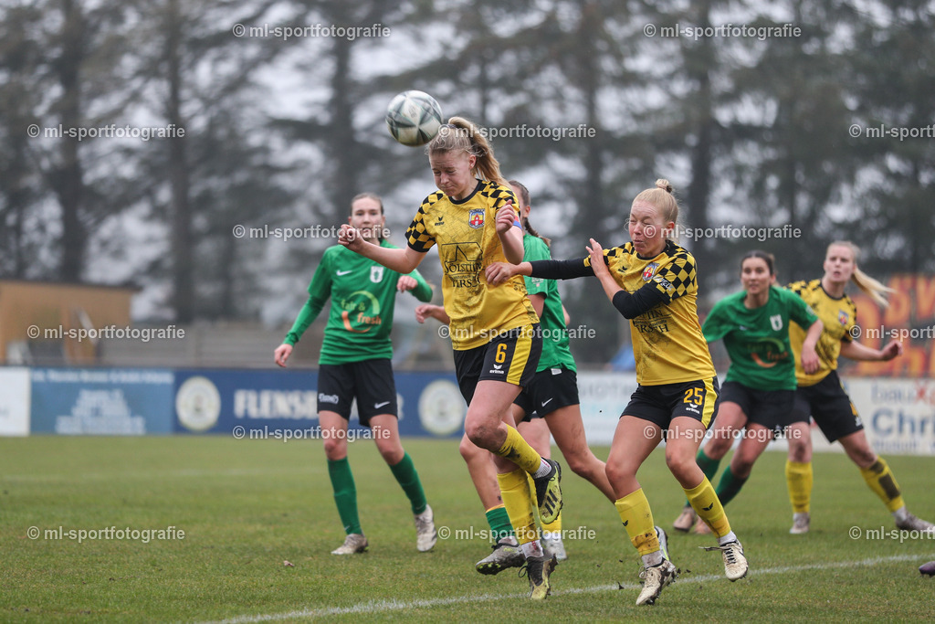 Fußball I Frauen I Saison 2025/2026 I Oberliga Schleswig-Holstein I 12. Spieltag I SV Frisia 03 Risum-Lindholm - Eichholzer SV | ml-sportfotografie - Realisiert mit Pictrs.com
