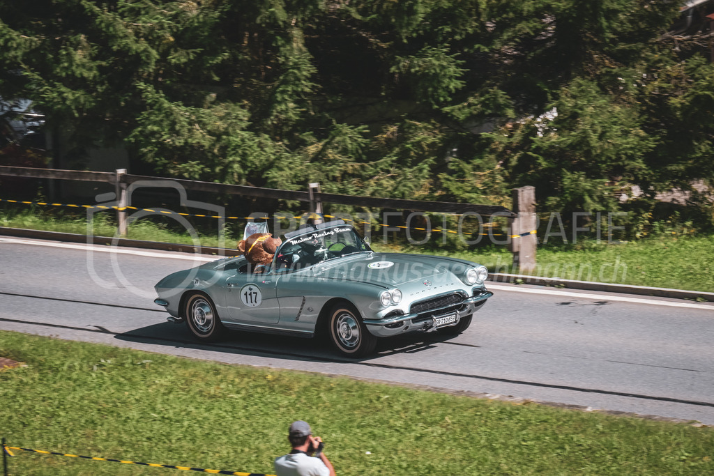 21. Arosa ClassicCar 2025 - 6. =September= 2025 | Hansruedi Meier aus Arosa/Bäch (SUI) in einem Chevrolet Corvette C1 aus dem Jahre 1962 mit Startnummer 117 am Arosa ClassicCar 2025 in der Kategorie Alpine Performance..@arosaclassiccar, @arosa.official, #arosaclassiccar, #arosa, #76curves, #classiccarBild: Sportfotografie Markus Aeschimann | www.markus-aeschimann.ch - Realisiert mit Pictrs.com