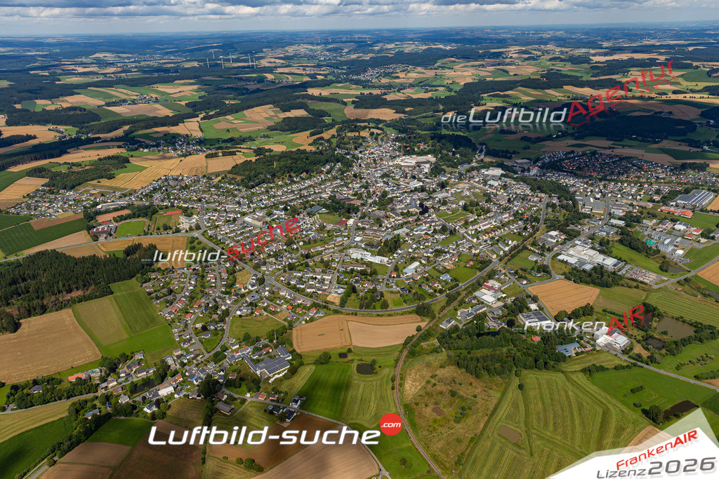 Das Luftbild der Stadt Helmbrechts wurde 2021 vom Flugzeug heraus erstellt (keine Drohne) Aufnahmehöhe ca.450 Meter- hohe Bildauflösung und Druck-Qualität garantiert!