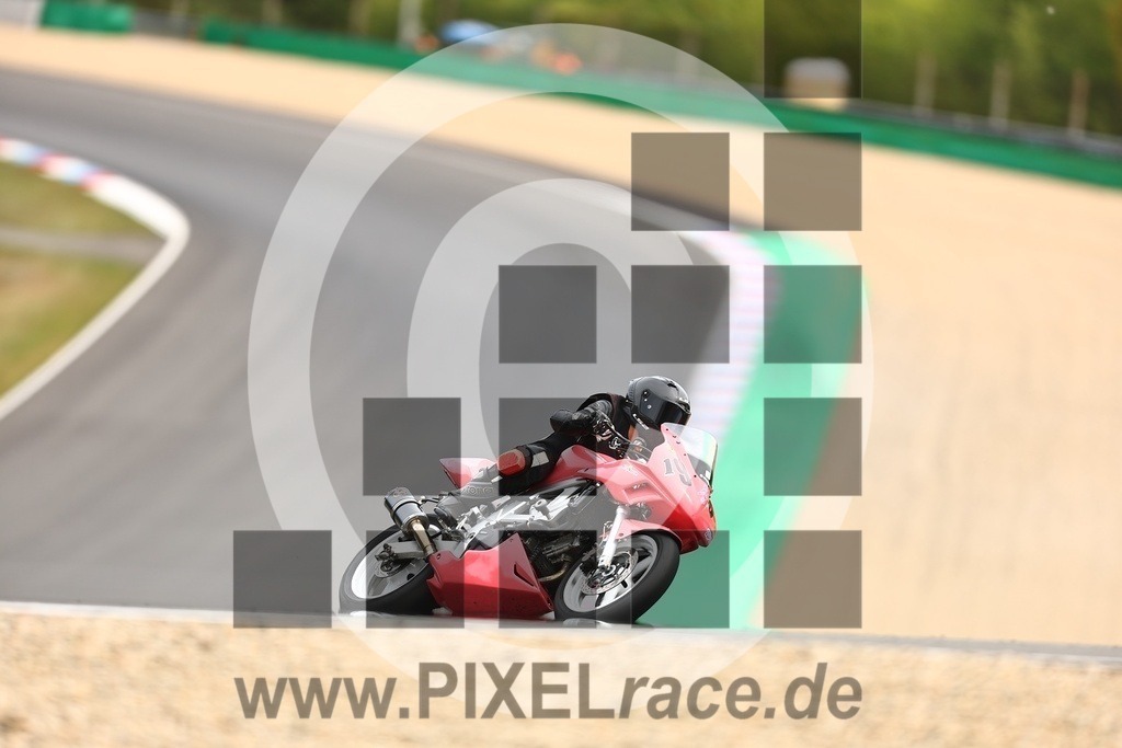 0195-20250829_03383 | Schöne Erinnerungen an spannende Momente - das festzuhalten ist unser Job. PIXELrace.de ist seit 2003 auf den Rennstrecken Europas unterwegs um die Action draußen beim Fahren und die wunderbare Stimmung imm Fahrerlager für euch einzufangen.