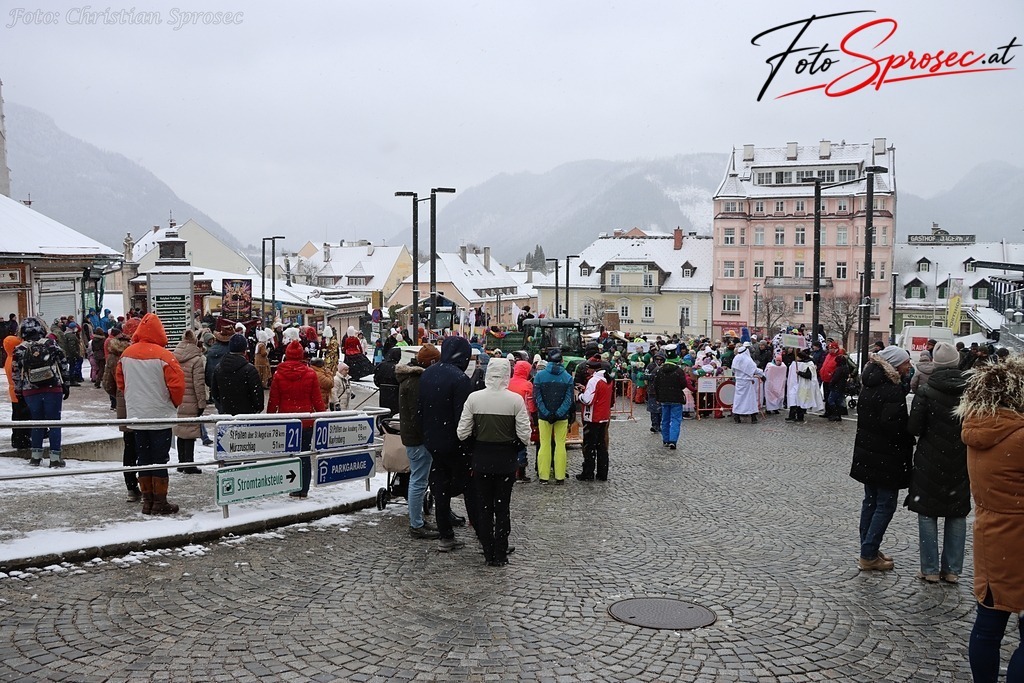 fasching2026-mariazell (48) | Mit meiner Kamera halte ich besondere Augenblicke, faszinierende Landschaften und interessante Details fest. Dabei entstehen ganz unterschiedliche Aufnahmen – von stimmungsvollen Landschaftsfotografien und beeindruckenden Drohnenaufnahmen über Pressefotos - Realisiert mit Pictrs.com