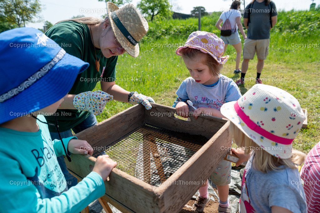 DSC_3912 | Lorsch, Lauresham: Tag der Experimentellen Archäologie u.a. Kleine Archäologen bei der Arbeit,,, Bild: Thomas Neu