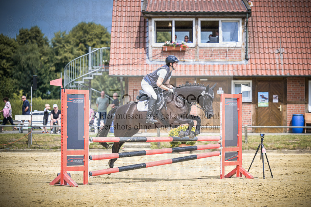 DOS_7272 | Entdecke hochwertige Reitturnierfotos von Foto Oger. Professionell, emotional und authentisch – jetzt Lieblingsmomente im Shop bestellen.Deutschlandweite Turnierfotografie. - Realisiert mit Pictrs.com