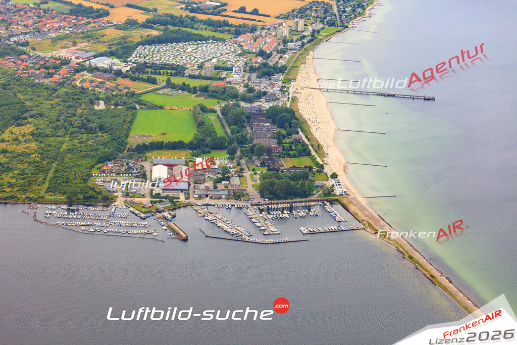 Die Luftaufnahme der Stadt Neukirchen wurde vom UL-Flugzeug heraus erstellt ( keine Drohne )- hohe Auflösung für beste Qualität