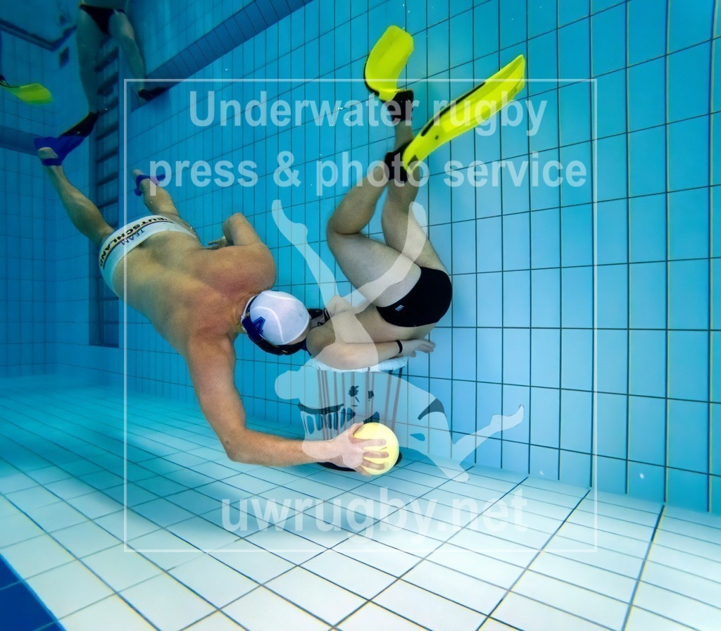 Traingsbilder des Tauchclub Bamberg e.v. im Hallenbad Bamberg | Trainingsimpressionen vom Training am 21. November 2022 im Bambados Bamberg, während des regulären Unterwasserrugby Trainings des Tauchclub Bamberg e.V. - Realisiert mit Pictrs.com