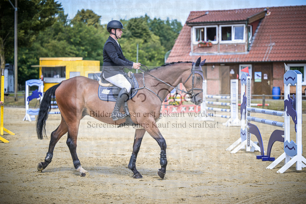 DOS_8226 | Entdecke hochwertige Reitturnierfotos von Foto Oger. Professionell, emotional und authentisch – jetzt Lieblingsmomente im Shop bestellen.Deutschlandweite Turnierfotografie. - Realisiert mit Pictrs.com