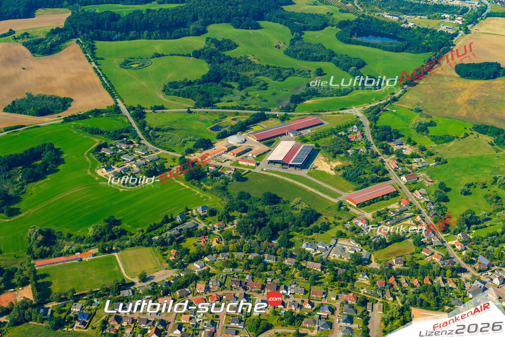Vs Google Maps Brüel - Die Luftaufnahme wurde 2025 vom UL-Flugzeug heraus erstellt ( keine Drohnenaufnahme ) - Hochauflösende Luftaufnahme - für Wandbilder und großformatige Ausdrucke geeignet. Das besondere Geschenk!Hier alle&nbsp;Infos zur Lizenzierung der LuftaufnahmeWir fliegen auch dieses Jahr wieder in Ihre Region um Luftbilder zu erstellen.- Luftbild anfragen