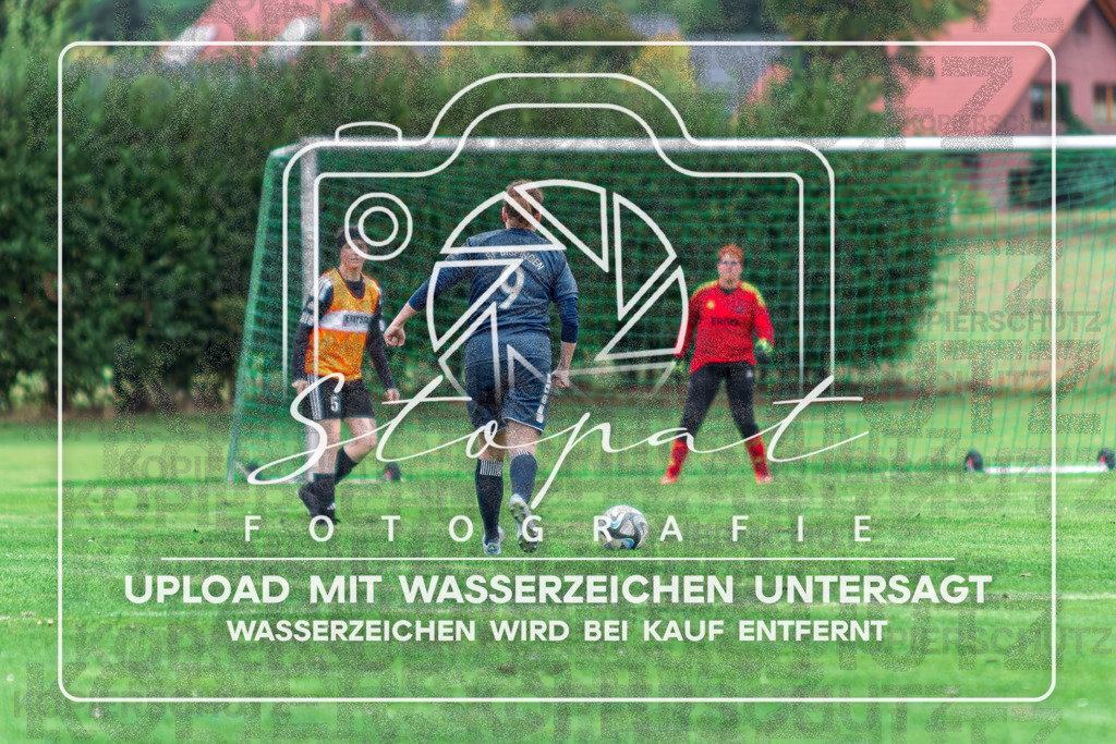 SFBSGF-1007 | Lisa Gevers (SF Bispingen #09) beim Damen Kreisliga HK/CE Spiel zwischen Sportfreunde Bispingen und SG Fulde im Sportplatz Steinbeck/Luhe, Bispingen (Simon Paul Stopat) - Realisiert mit Pictrs.com