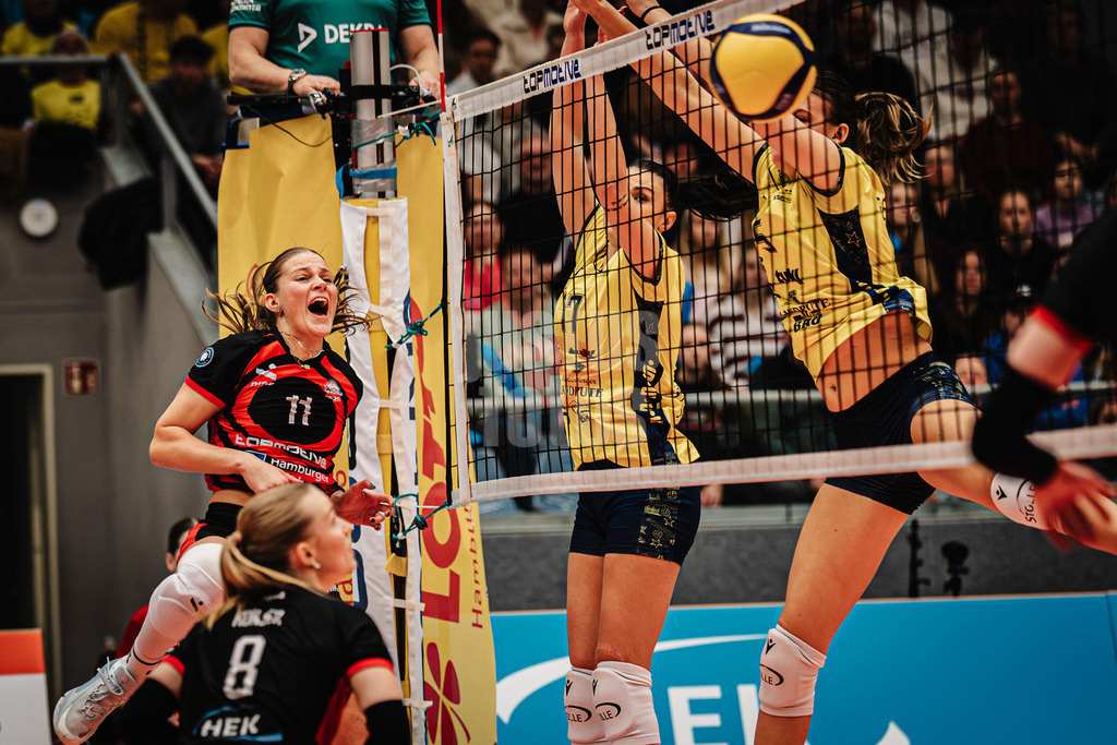 Volleyball | Frauen | Saison 2025/2026 | Volleyball Bundesliga | ETV Hamburger Volksbank Volleys vs. SSC Palmberg Schwerin | 17.01.2026 | Svea Frobel (#11, ETV Hamburger Volksbank Volleys) wird geblockt