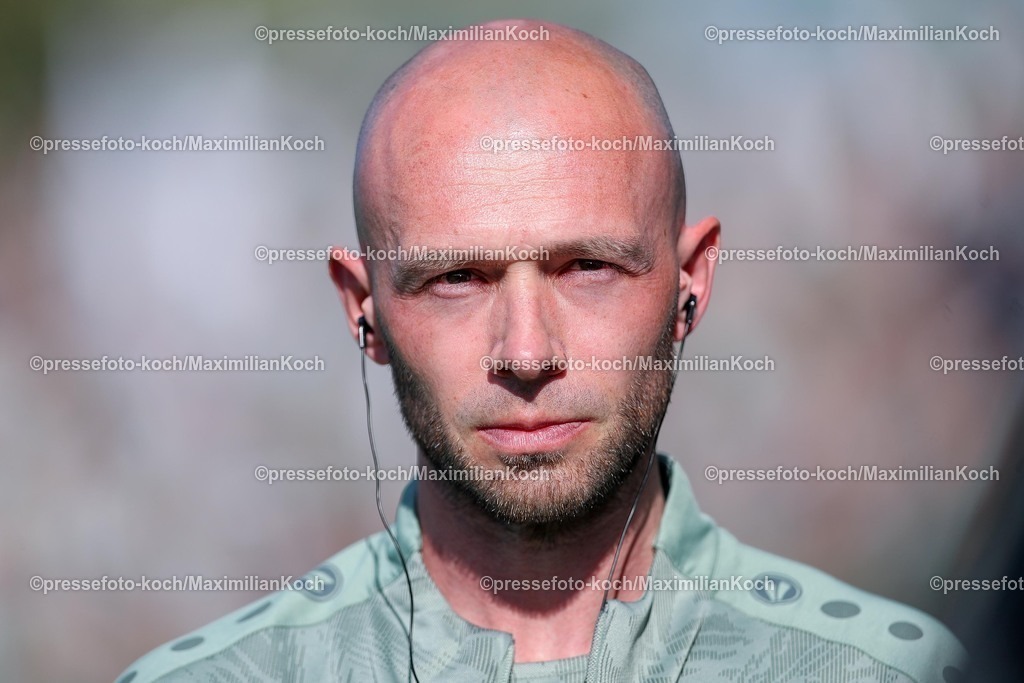 SCP09052502170 | 09.05.2025, Fußball, Preußen Münster - Hertha BSC, 2. Fußball Bundesliga, 33. Spieltag, Preußenstadion, Saison 2024 2025: Cheftrainer Christian Pander (Preussen Muenster) DFB regulations prohibit any use of photographs as image sequences and or quasi-video.