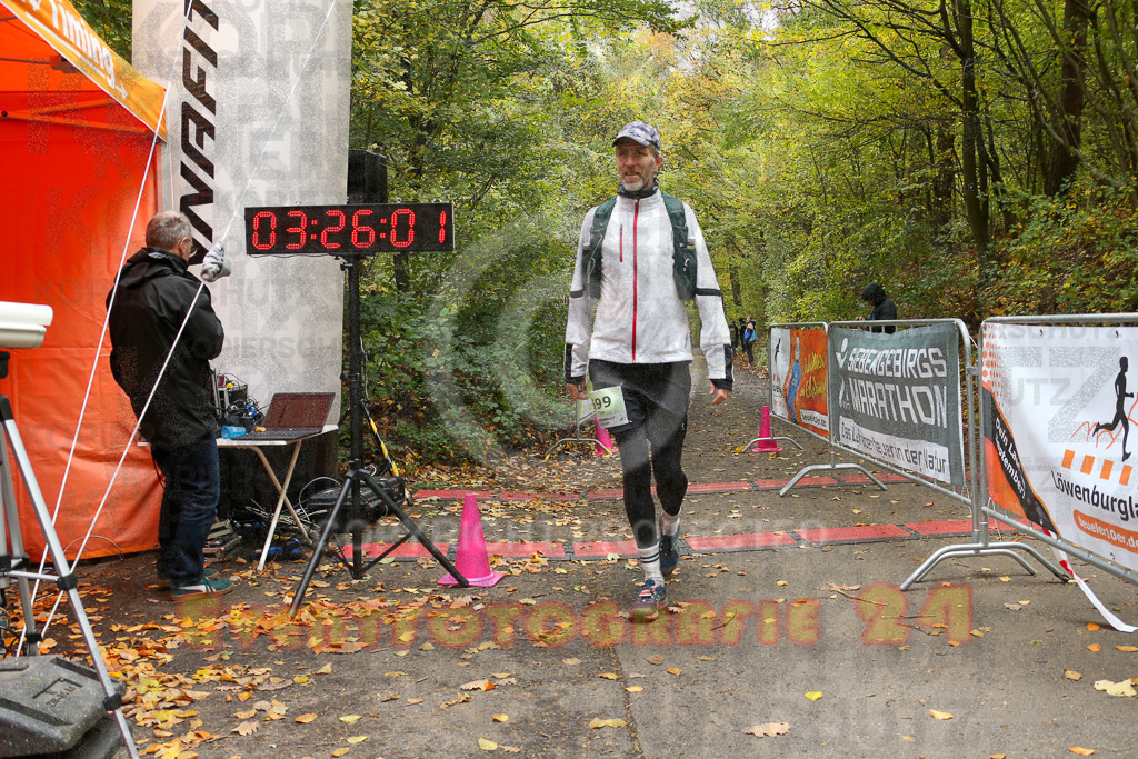 251026_1327_EX1_3509 | Sportfotografie im Rhein-Sieg Kreis, Köln, Bonn, NRW, Rheinland Pfalz, Hessen, etc. Unser Tätigkeitsfeld umfasst den Laufsport vom Volkslauf über den Marathon, Duathlon, Triathon bis zum Ultralauf wie Kölnpfad Ultra oder Schindertrail.