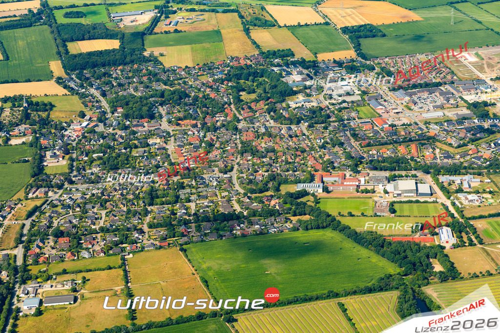 Das Luftbild der Stadt Handewitt wurde 2022 vom Flugzeug heraus erstellt (keine Drohnen-Aufnahmen) Aufnahmehöhe ca.450 Meter- hohe Bildauflösung und Druck-Qualität. Garantiert!