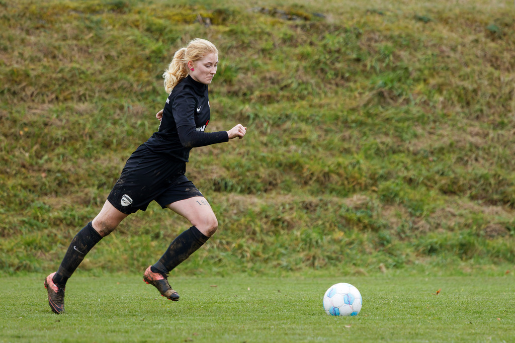 HOHFCH_251109_0038 | 1.FC Heidenheim 1846 II vs. GAST, Fußball, Frauen, Bezirksliga, 2025/2026, X. Spieltag, 03.10.2025 in Heidenheim, Kunstrasen b. Voith-Arena West(Foto: Michael Bulling) - Realisiert mit Pictrs.com