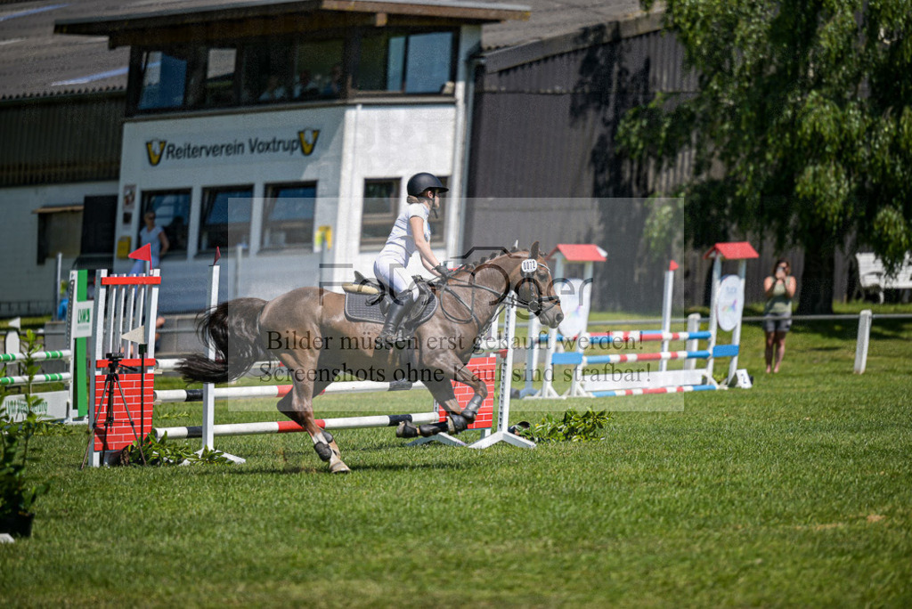 Reitturnier Voxtrup | Entdecke hochwertige Reitturnierfotos von Foto Oger. Professionell, emotional und authentisch – jetzt Lieblingsmomente im Shop bestellen.Deutschlandweite Turnierfotografie. - Realisiert mit Pictrs.com