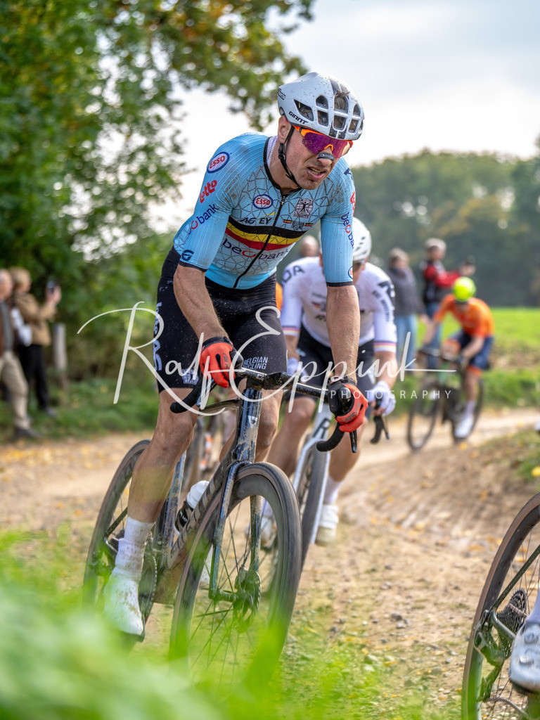 20251012_DSC03871 | Sportfotografie, Eventfotografie, Porträtfotografie, Radsport Fotograf, Triathlon Fotograf, Düsseldorf Fotograf, Köln Fotograf, Actionfotografie, Teamfotografie, Peoplefotografie, Business Portraits, Veranstaltungsfotografie, Reportagefotografie - Realisiert mit Pictrs.com