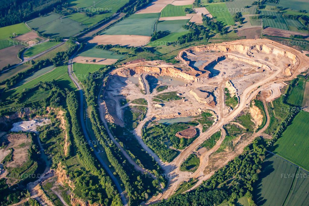Luftbild: Steinbruch Walzbachtal im Ortsteil Wössingen in Walzbachtal im Bundesland Baden-Württemberg in Deutschland. Foto: IMG_57789.jpg vom 14.06.2013 durch Werner Riehm/FLY-FOTO.de