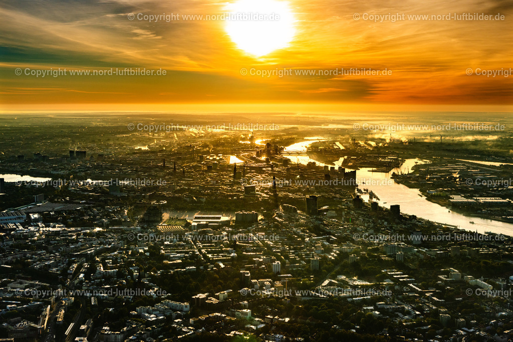 Hamburg_Mitte_Sonnenaufgang_ELS_0829181023 | HAMBURG 18.10.2023 Stadtzentrum im Innenstadtbereich am Ufer der Alster,im Sonnenaufgang, in Hamburg, Deutschland. // City center in the inner city area on the banks of the Alster, at sunrise, in Hamburg, Germany. Foto: Martin Elsen