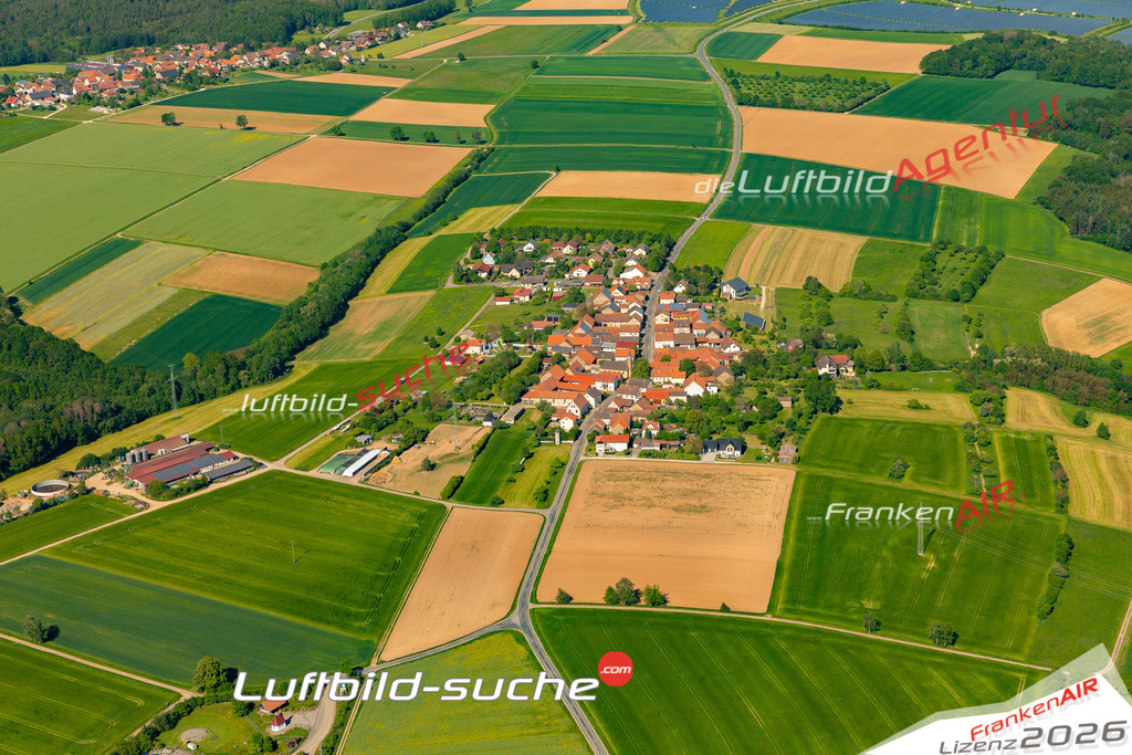 Das Luftbild zeigt : Hohengüßbach Breitengüßbach - Die Luftaufnahme wurde 2024 vom UL-Flugzeug aus erstellt ( keine Drohne ) - Hochauflösende Luftaufnahme - Für grossformatige Ausdrucke geeignet. Die Geschenkidee !Mit Lizenz und Bildrechte bestellbar
