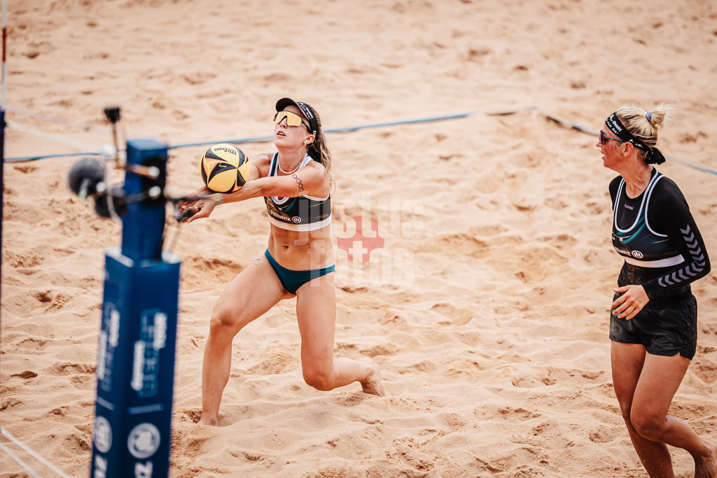 Beachvolleyball | Frauen | Allianz German Beach Tour 2025 | Tourstop München | 03.07.2025 | Louisa Marunde spielt den Ball
