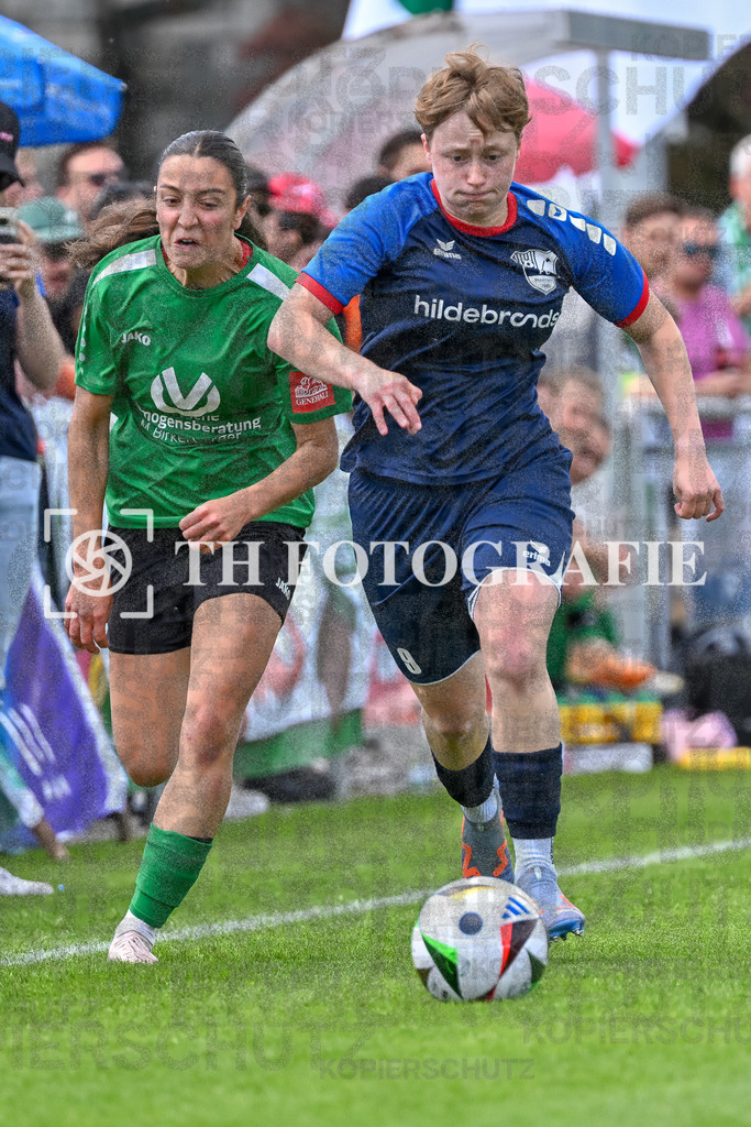 GER, FC Hauingen - SV Waldhaus, Frauen-Fussball, Rothaus Bezirkpokal, Finale, Saison 2024/2025, 29.05.2025 | Finja Voelkel (SV Waldhaus, #03), Luise Hildebrand (FC Hauingen, #09)GER, FC Hauingen - SV Waldhaus, Frauen-Fussball, Rothaus Bezirkpokal, Finale, Saison 2024/2025, 29.05.2025Foto: TH Fotografie/Thomas Hess