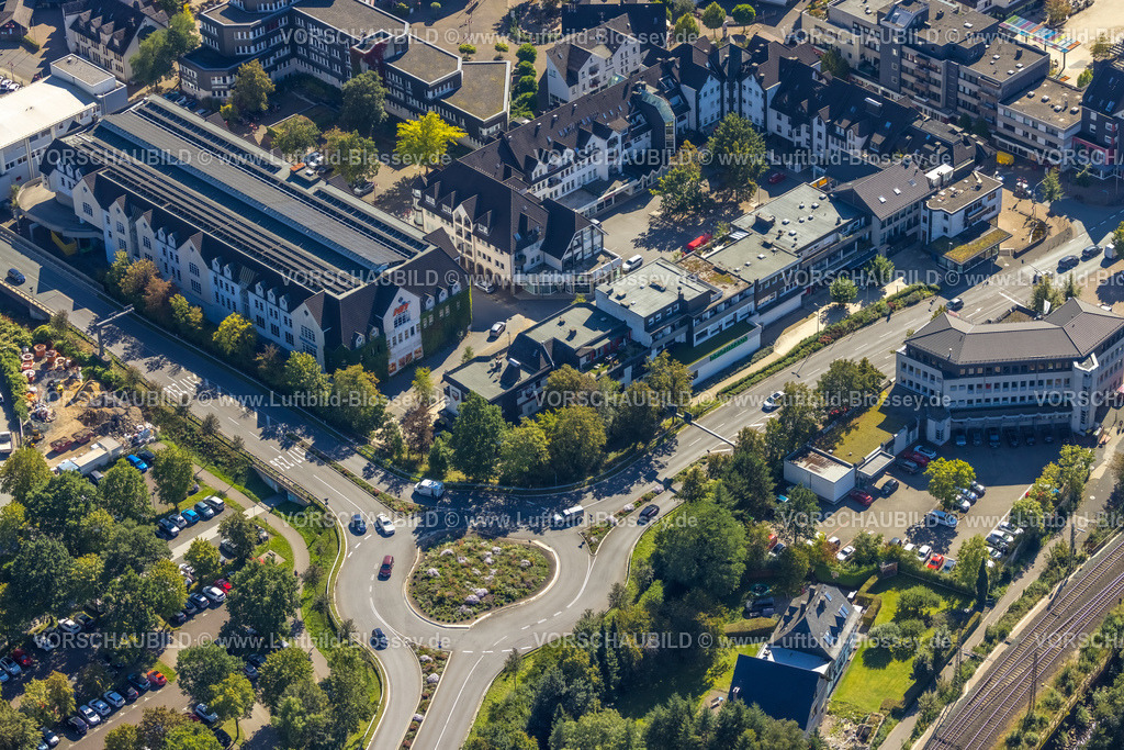 Lennestadt230910020Altenhundem | Luftbild, HIT Einkaufszentrum, Wohngebiet In den Höfen, Kreisverkehr, Altenhundem, Lennestadt, Sauerland, Nordrhein-Westfalen, Deutschland