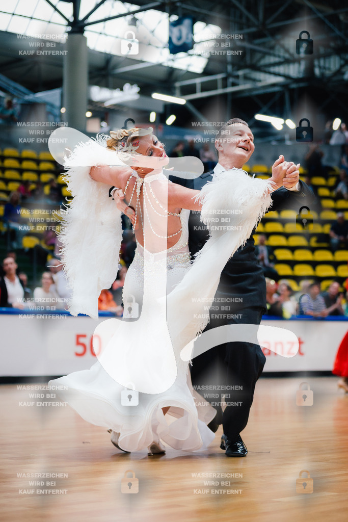 Hessen Tanzt WDSF Open Senior III Standard 3rd (206) Ingo Bauer _ Sandra Fürsattel (TSC Rot-Gold-Casino Nürnberg)-2025-05-17-0416 | Webshop for digital downloads and prints of dance sport, event & show photographer Julian Link - Realisiert mit Pictrs.com