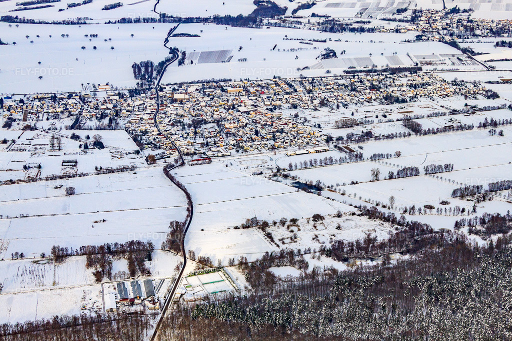 Luftbild: Dorfansicht aus Süden bei Schnee im Winter in Steinfeld im Bundesland Rheinland-Pfalz in Deutschland. Foto: IMG_36245.jpg vom 02.01.2011 durch Werner Riehm/FLY-FOTO.de