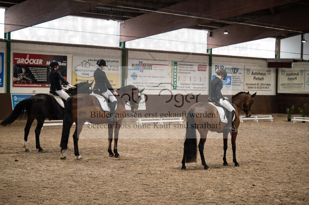 Hallenreittunier Voxtrup 2023 | Entdecke hochwertige Reitturnierfotos von Foto Oger. Professionell, emotional und authentisch – jetzt Lieblingsmomente im Shop bestellen.Deutschlandweite Turnierfotografie. - Realisiert mit Pictrs.com