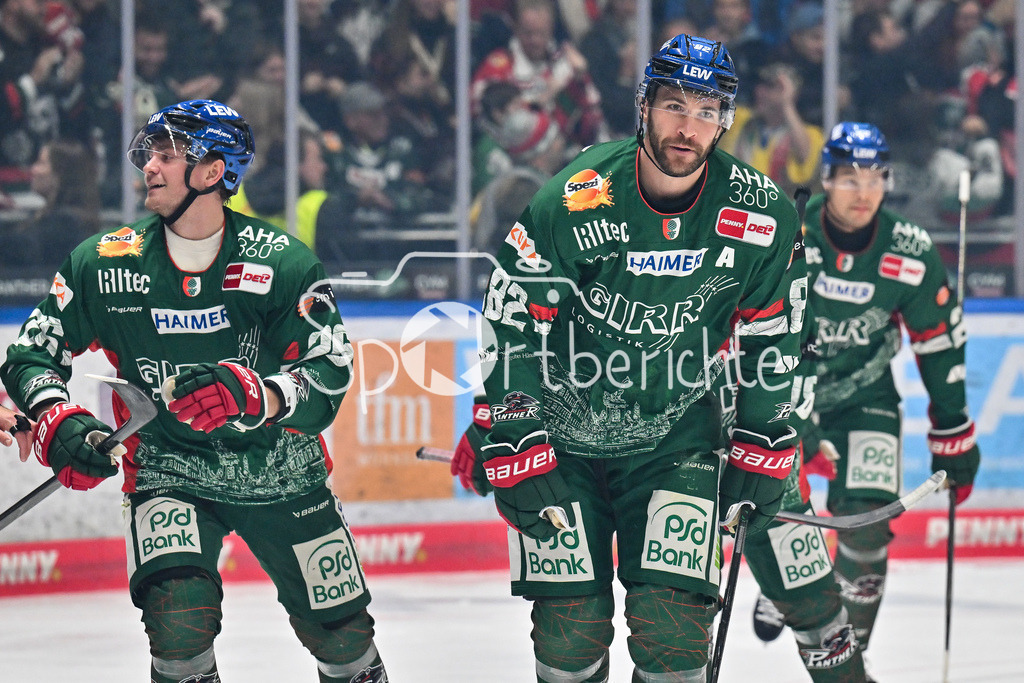 Augsburger Panther - Löwen Frankfurt | Jubel der Hausherren nach dem Treffer zum 1-0 durch Alexandre GRENIER (Augsburger Panther 82), Tor / Torschuetze / Freude / Happy beim match zwischen den Augsburger Panthern und den Löwen Frankfurt am 8. Spieltag der Penny DEL im Curt Frenzel Stadion am 19.10.2025