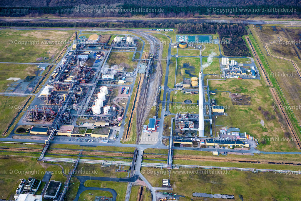 Wilhelmshaven_Vynova_Wilhelmshaven_ELS_3687040223 | WILHELMSHAVEN 04.02.2023 Raffinerie- Anlagen und Leitungssysteme auf dem Werksgelände des Chemieproduzenten " Vynova " in Wilhelmshaven im Bundesland Niedersachsen, Deutschland. Weiterführende Informationen bei: Vynova Belgium NV. // Refinery equipment and management systems on the factory premises of the chemical manufacturers " Vynova " in Wilhelmshaven in the state Lower Saxony, Germany. Further information at: Vynova Belgium NV. Foto: Martin Elsen