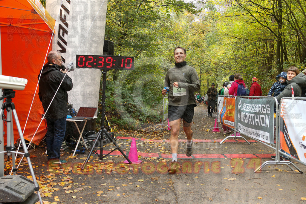 251026_1240_EX1_0990 | Sportfotografie im Rhein-Sieg Kreis, Köln, Bonn, NRW, Rheinland Pfalz, Hessen, etc. Unser Tätigkeitsfeld umfasst den Laufsport vom Volkslauf über den Marathon, Duathlon, Triathon bis zum Ultralauf wie Kölnpfad Ultra oder Schindertrail.