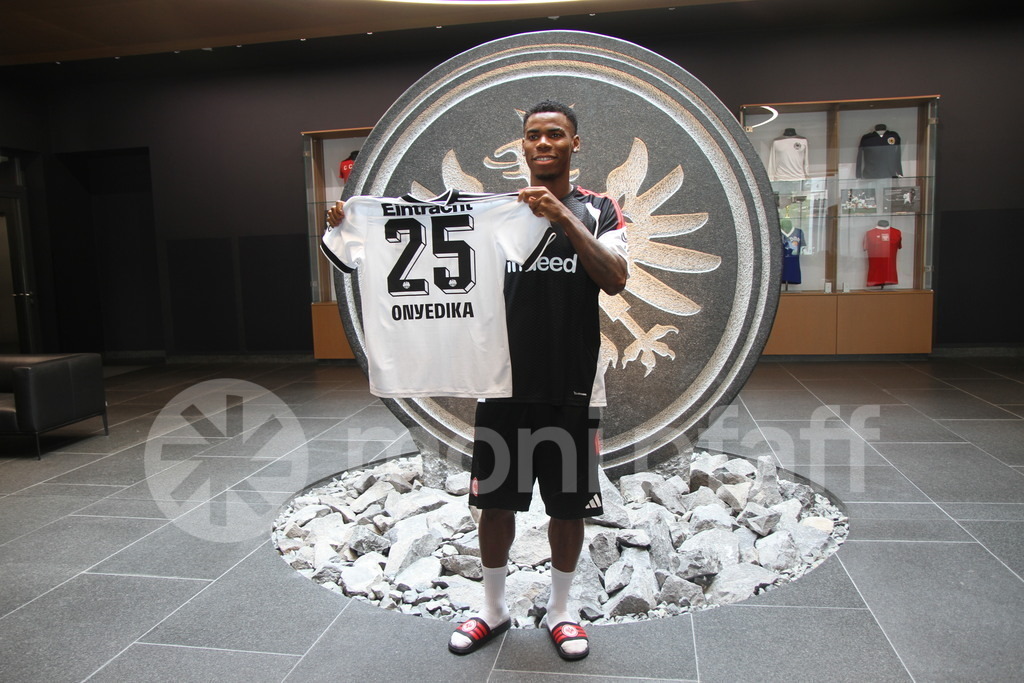 Raphael_Onyedika | Online-Shop | monipfaff.de - Realisiert mit Pictrs.com