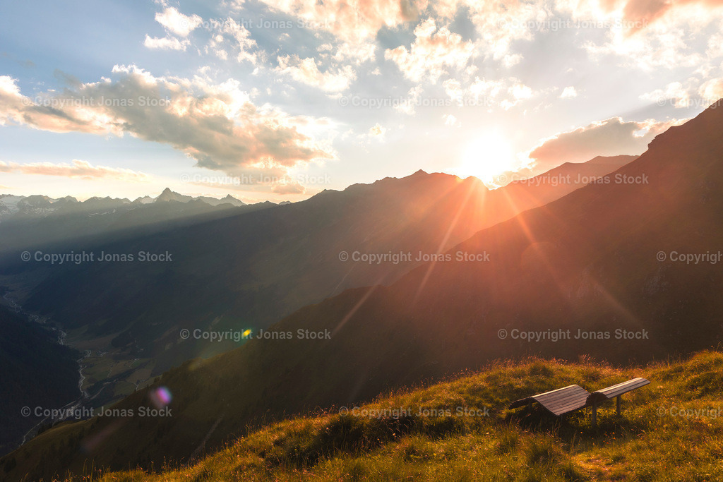 Mountain Sunset | Sunset with a view in Austria.  - Realisiert mit Pictrs.com