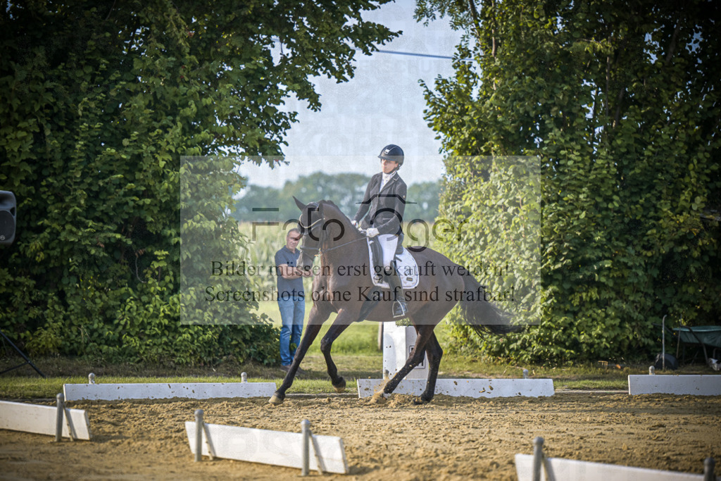 DOS_1066 | Entdecke hochwertige Reitturnierfotos von Foto Oger. Professionell, emotional und authentisch – jetzt Lieblingsmomente im Shop bestellen.Deutschlandweite Turnierfotografie. - Realisiert mit Pictrs.com