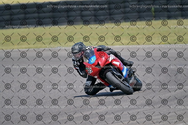 26BT02-2012 | markuskiefer.com - Realisiert mit Pictrs.com