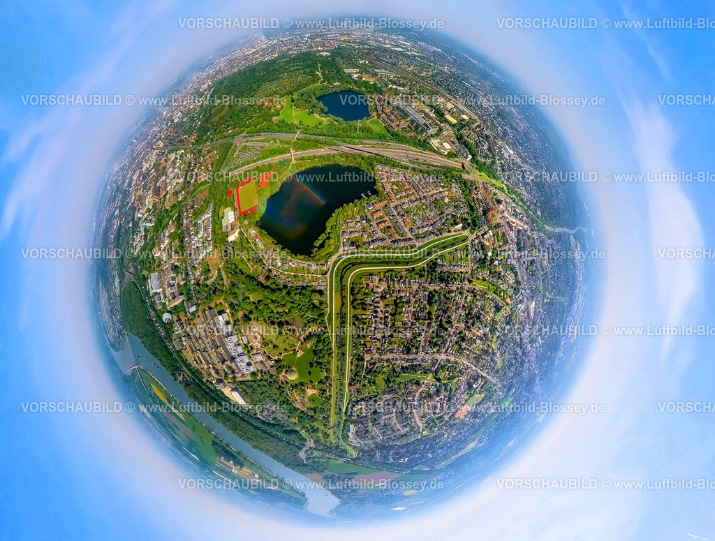 Duesseldorf240590089SuedPark_B8_A46 | Luftbild, Südpark mit Deichsee und Uni-See getrennt von der Bundesstraße B8 und Autobahn A46, Botanischer Garten und Brückenbach im Flussbett, Sportplatz der Uni Düsseldorf, Erdkugel, Fisheye Aufnahme, Fischaugen Aufnahme, 360 Grad Aufnahme, tiny world, little planet, fisheye Bild, Unterbach, Düsseldorf, Nordrhein-Westfalen, Deutschland