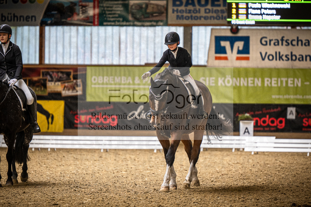 DOS_2646 | Entdecke hochwertige Reitturnierfotos von Foto Oger. Professionell, emotional und authentisch – jetzt Lieblingsmomente im Shop bestellen.Deutschlandweite Turnierfotografie. - Realisiert mit Pictrs.com