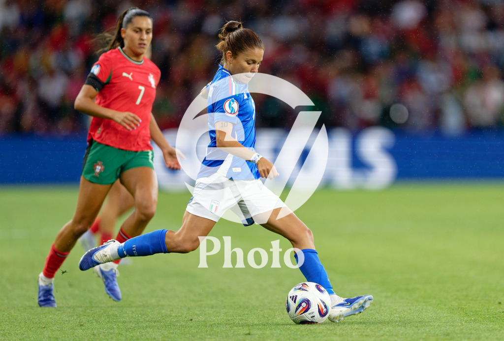 Portugal v Italy - UEFA Women's EURO 2025 Group B | GENEVA, SWITZERLAND - JULY 7:  Emma Severini of Italy shoots  during the UEFA Women's EURO 2025 Group B match between Portugal and Italy at Stade de Geneve on July 7, 2025 in Geneva, Switzerland. (Photo by Giuseppe Velletri/Sports Press Photo/Getty Images)