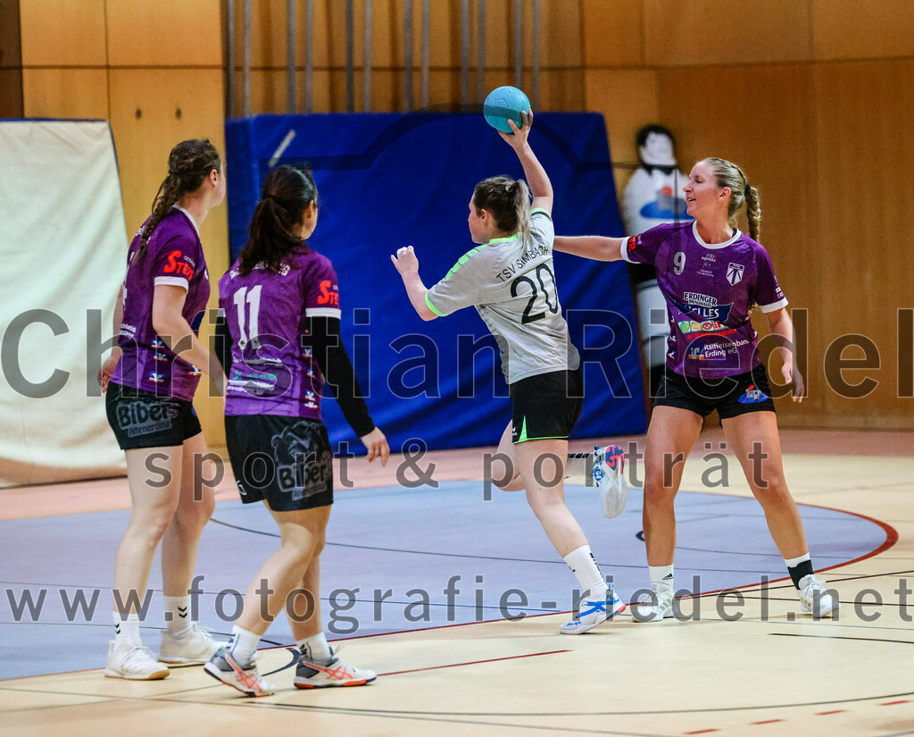 2023-11-11_048_SpVgg_Altenerding_gegen_TSV_Simbach_II | Erding, Deutschland, 11.11.2023:
Handball, Bezirksliga Frauen Altbayern 2023 / 2024, 5. Spieltag, SpVgg Altenerding II gegen TSV Simbach II, Endergebnis: 31:28

Kati Gottschalk (SpVgg Altenerding, #11), Selina Katzhuber (TSV Simbach, #20), Elisabeth Bauschmid (SpVgg Altenerding, #9)

Foto: Christian Riedel / fotografie-riedel.net