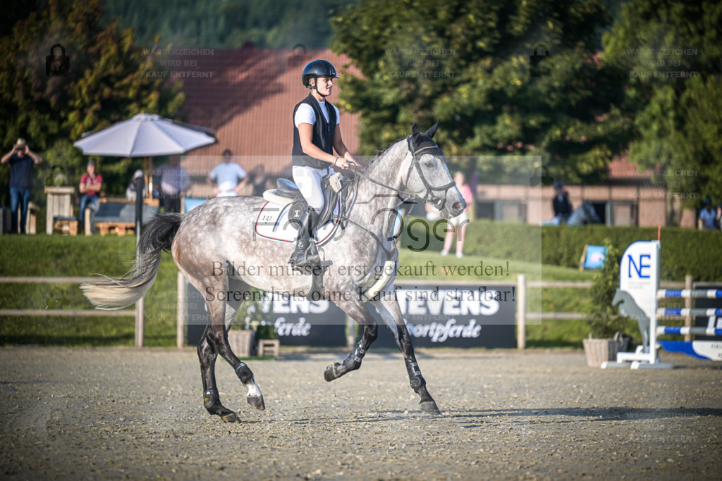 DOS_0070 | Entdecke hochwertige Reitturnierfotos von Foto Oger. Professionell, emotional und authentisch – jetzt Lieblingsmomente im Shop bestellen. - Realisiert mit Pictrs.com