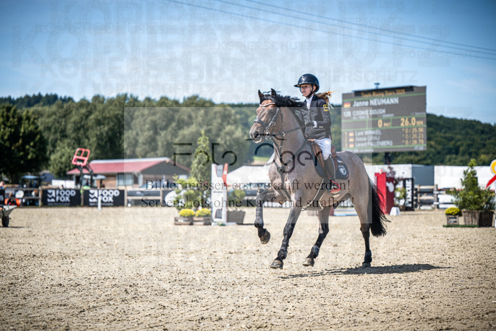 DOS_2071 | Entdecke hochwertige Reitturnierfotos von Foto Oger. Professionell, emotional und authentisch – jetzt Lieblingsmomente im Shop bestellen.Deutschlandweite Turnierfotografie. - Realisiert mit Pictrs.com