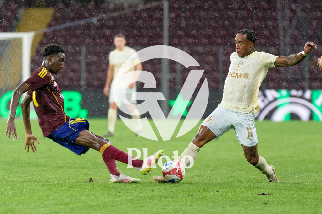 UEFA Conference League Play-offs 2nd leg - Servette FC v FC Shakhtar Donetsk | Kevin (11 FC Shakhtar Donetsk) and Lamine Fomba (11 Servette FC) battle for the ball (duel)  during the UEFA Conference League Play-offs 2nd leg match between Servette FC and FC Shakhtar Donetsk at Stade de Geneve in Geneva, Switzerland